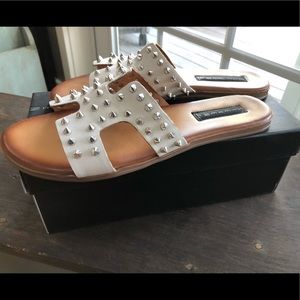 Steve Madden “Faye” white studded sandal, size 10